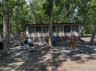 127 Woodpecker Ln, Shohola, PA 18458