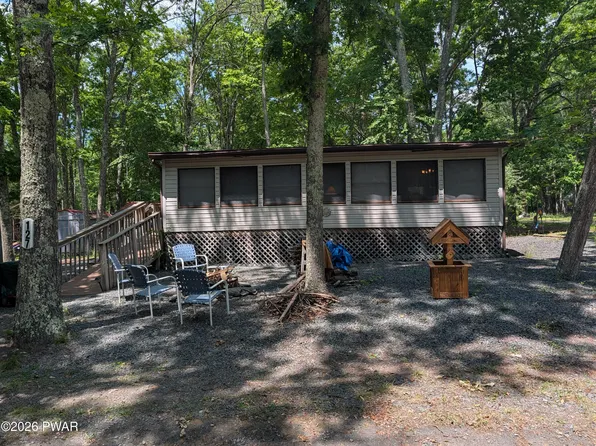 127 Woodpecker Ln, Shohola, PA 18458