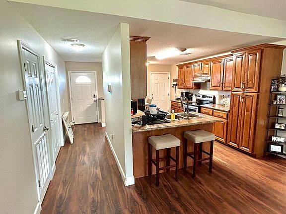 4th image of 211 Twin Lakes Dr