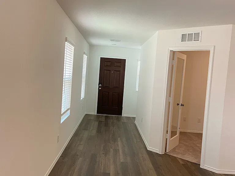 2107 Sugar Maple Ln — Photo 3