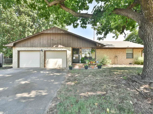 601 E Young St, Marlow, OK 73055