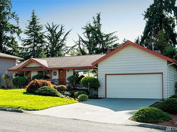 3rd image of 137 152nd Pl NE