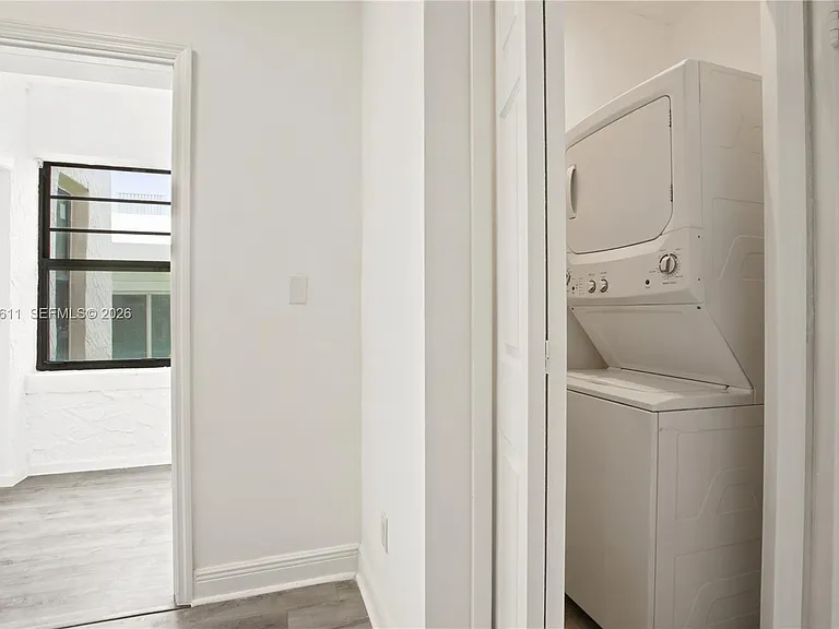934 Michigan Ave #209 — Photo 8