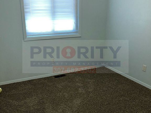 5th image of 802 Ventura Ave