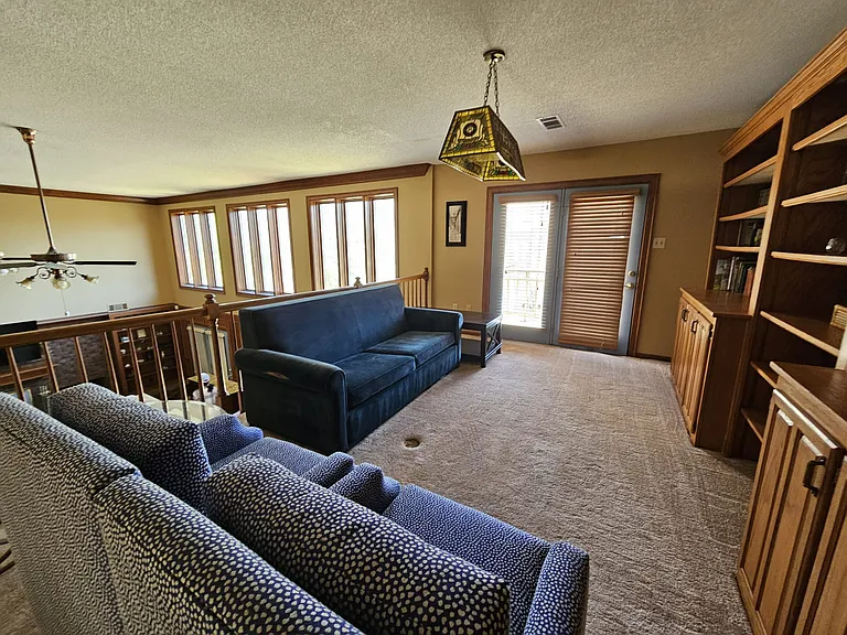 8220 Hunters Creek Dr — Photo 5