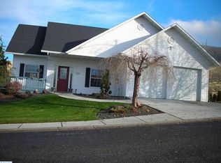 1346 Rohman Dr, Prosser, WA 99350