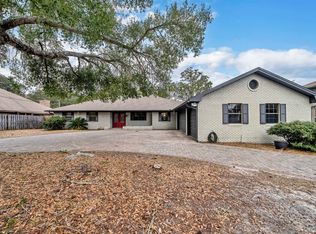 242 Country Club Rd, Shalimar, FL 32579
