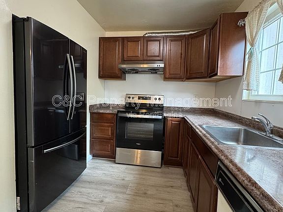 3rd image of 1221 Pine Creek Way APT G