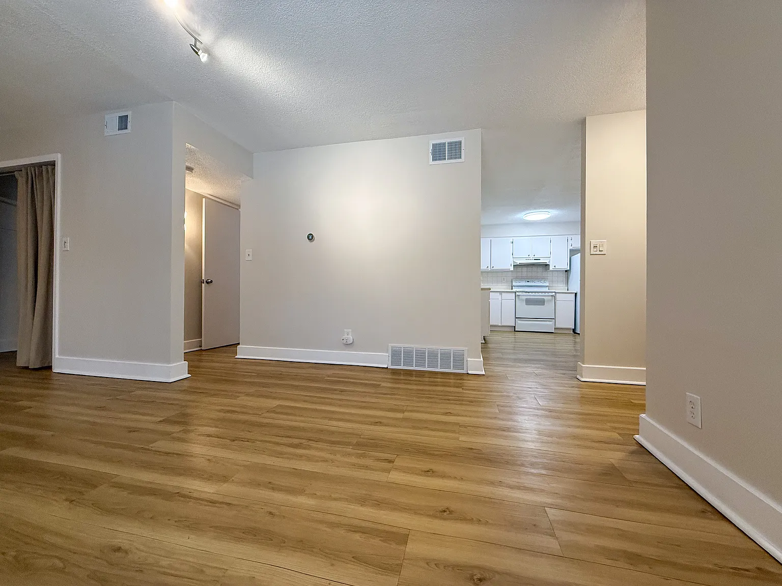 4333 Jarboe Street — Photo 4
