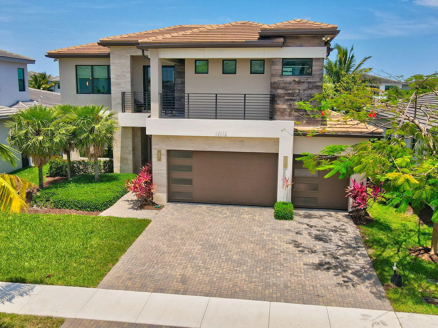 4 bed, 4.5 bath, 3703 sqft, $20,000 — Photo 4