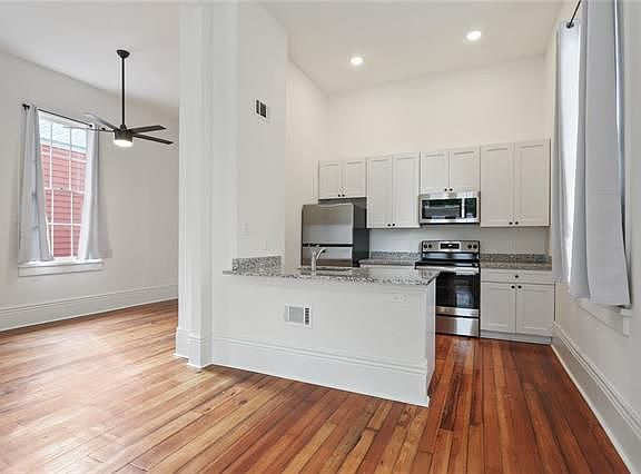 5th image of 1828 Baronne St #5