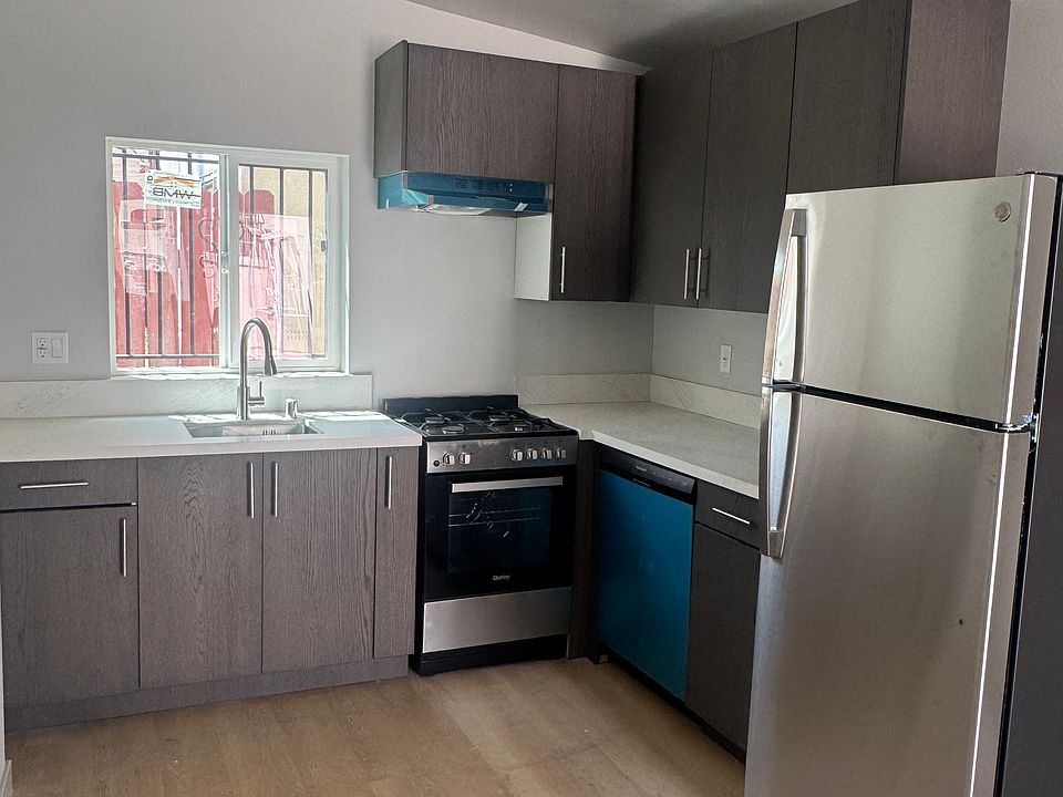 1st image of 2621 Hillcrest Dr #3/4