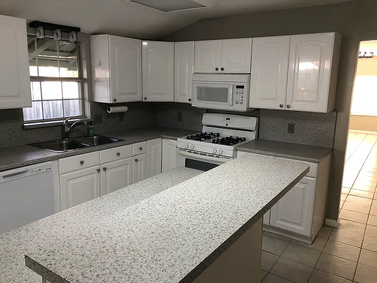 612 S Plant Ave — Photo 11