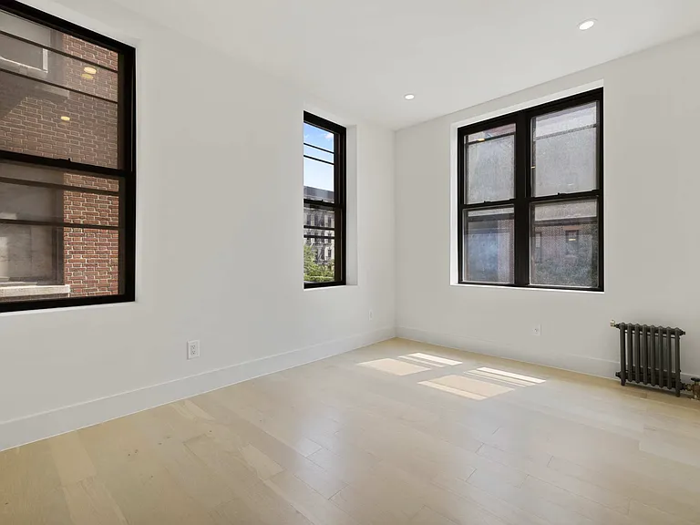 301 W 22nd St #38 — Photo 3