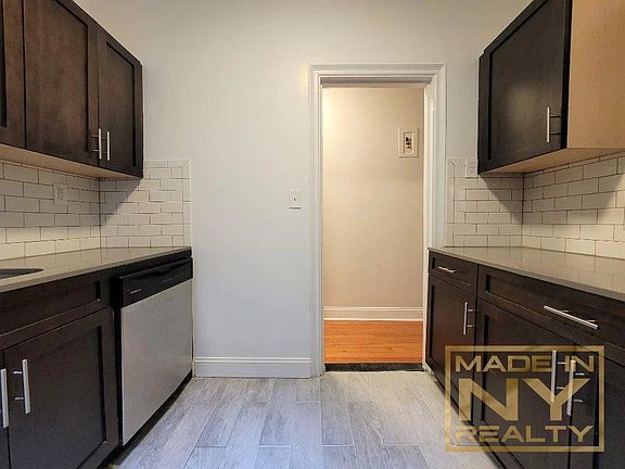 4th image of 2574 33rd St APT 1H
