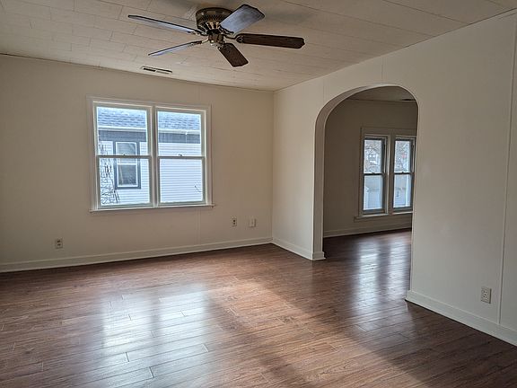4th image of 950 N Church St