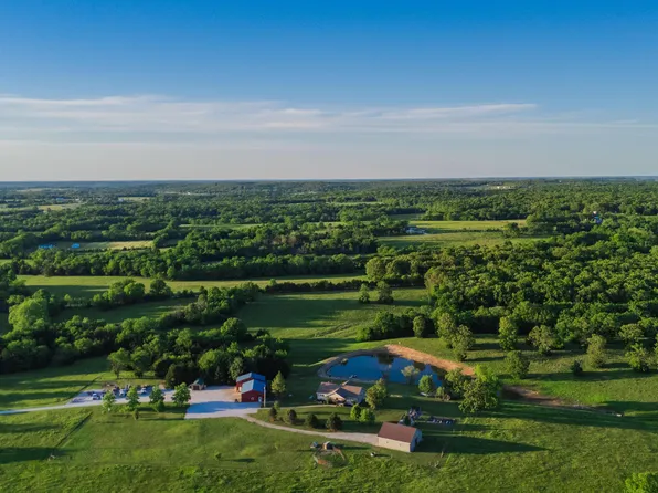 450 E 375th Road, Dunnegan, MO 65640