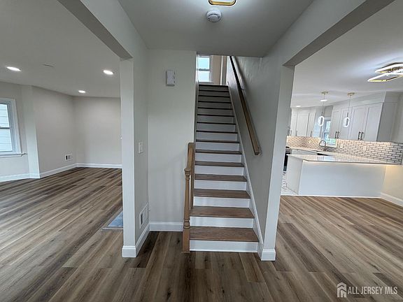 2nd image of 565 Crows Mill Rd