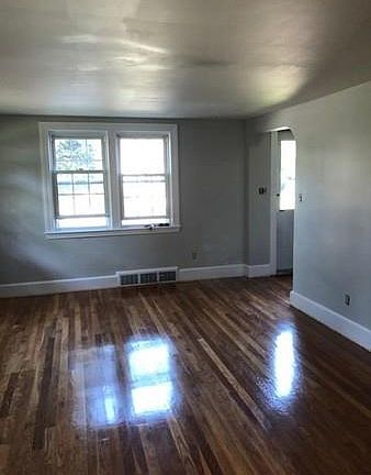 4th image of 11 Blossom Ln