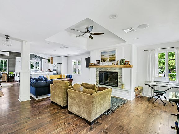 5th image of 300 Henderson Ave