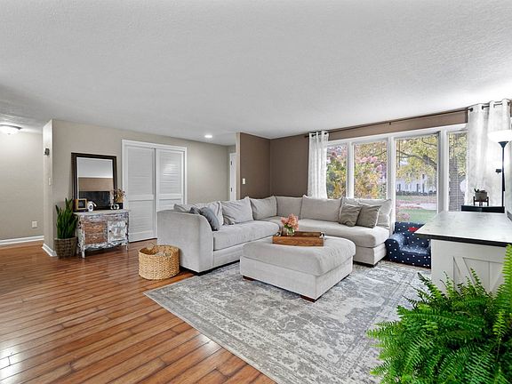 5th image of 7211 Blackhawk Ln