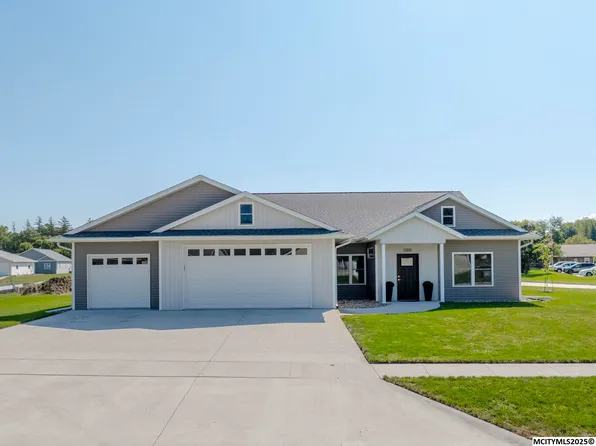 1400 Blake Dr, Clear Lake, IA 50428