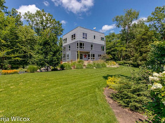 2nd image of 14049 Thompson Dr NE