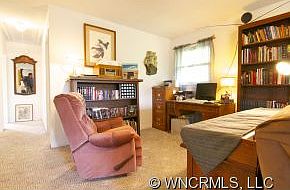 4th image of 49 Clipper Ln