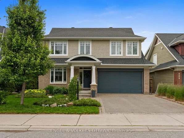 564 Erinwoods Cir, Ottawa, ON K2J 5M8