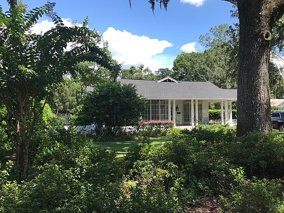 3rd image of 319 SE 10th Ave