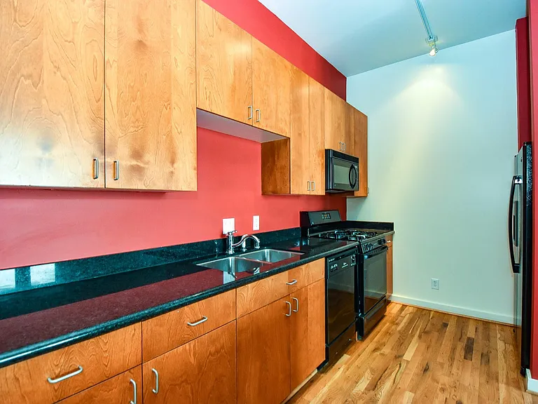 915 Franklin St #2H — Photo 7