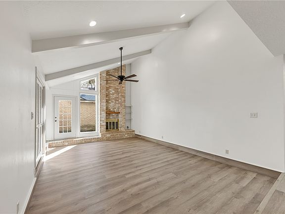 4th image of 1216 Brook Hollow Ct
