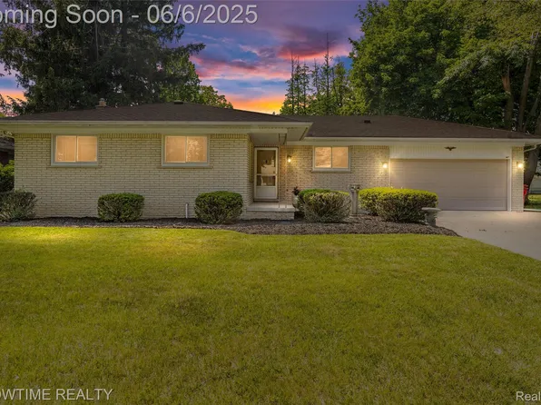 24635 River Heights St, Southfield, MI 48033