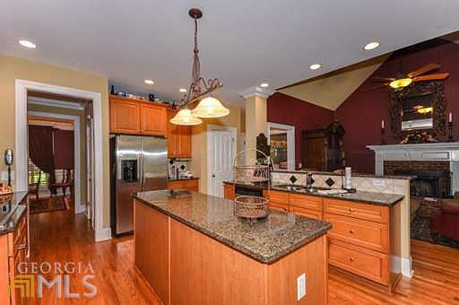 4th image of 440 Denton Cir