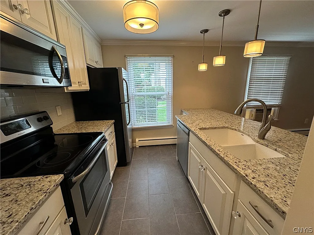 2 bed, 1.0 bath, 948 sqft, $1,800 — Photo 3