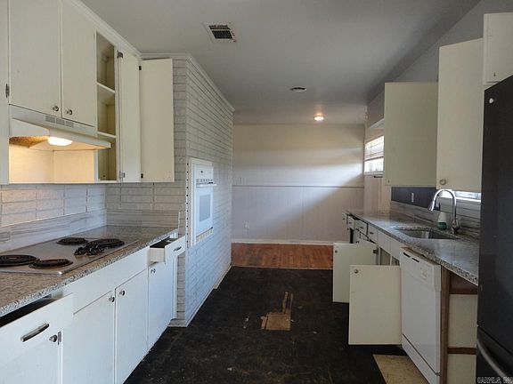 4th image of 2415 E Republican Rd