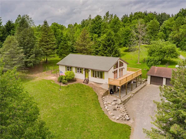 2375 Ford Rd, Newark, NY 14513