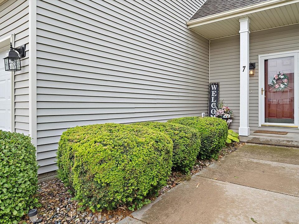 7 Lake Trail Rd, Bloomington, IL 61701 Zillow