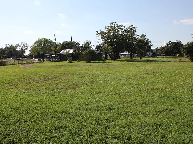 22240 N Highway 281 — Photo 5
