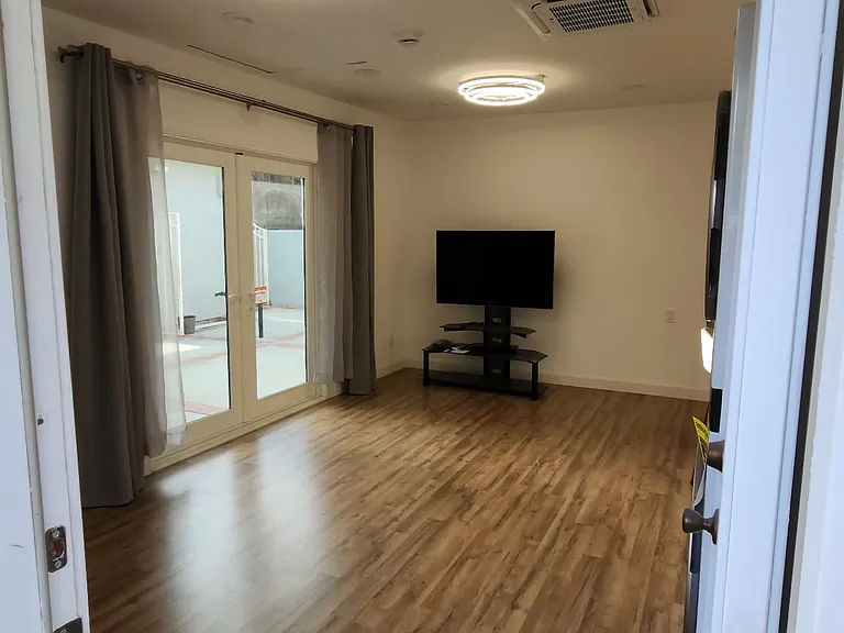 5438 Briggs Ave — Photo 3