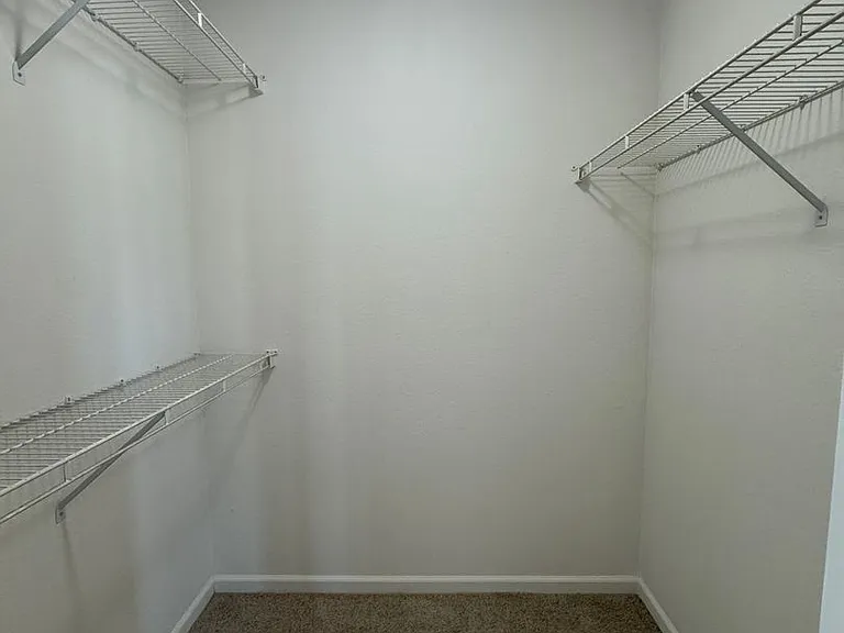 1209 Porchester Ln — Photo 16
