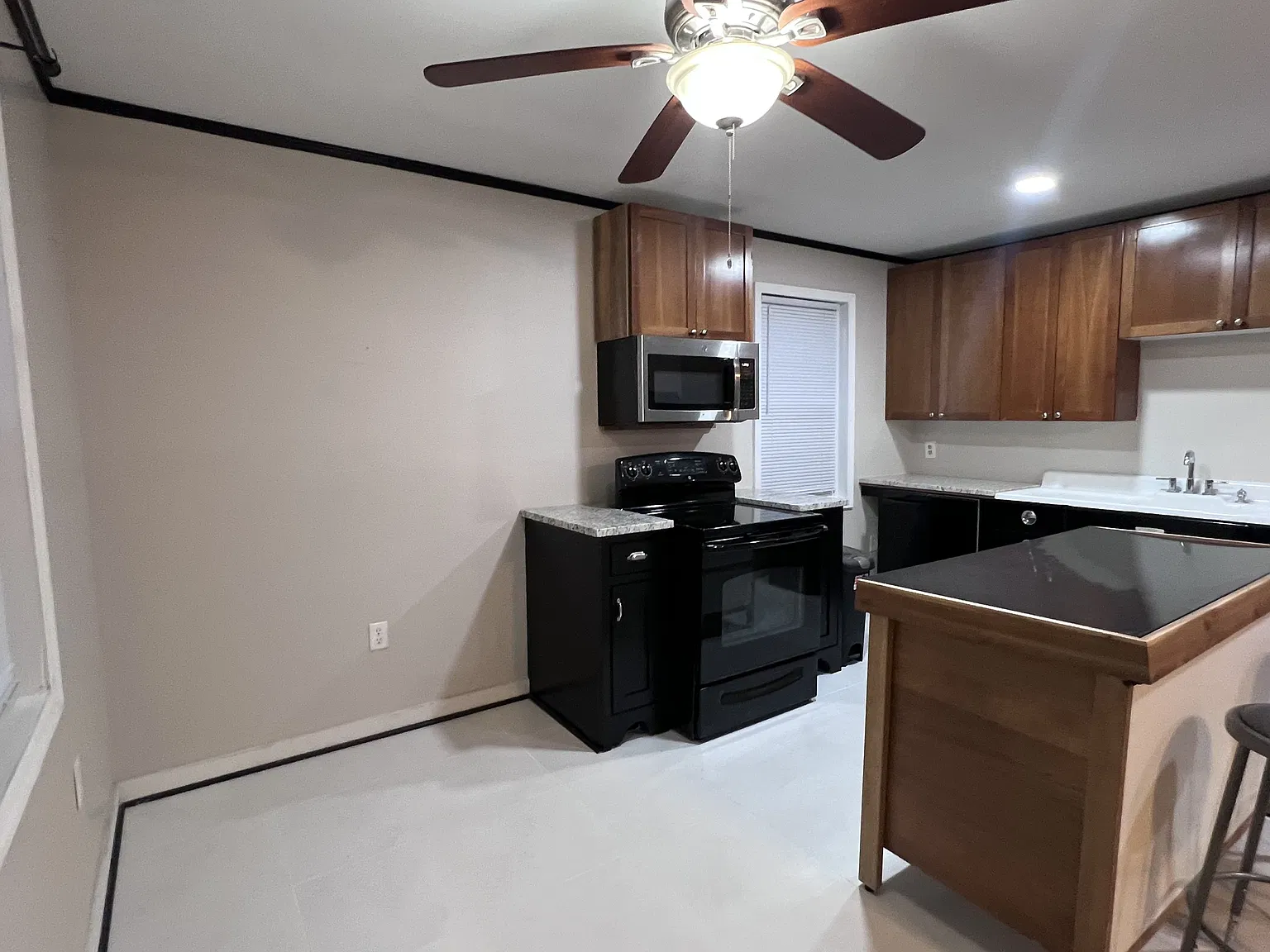 2040 Cambridge Ave — Photo 4