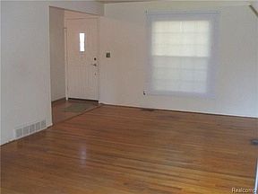 2nd image of 36529 Sherwood St