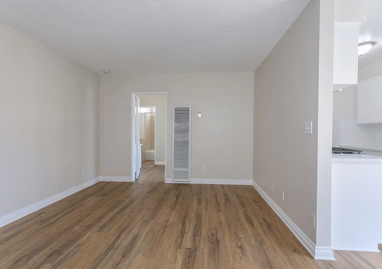 11520 Menlo Ave — Photo 4