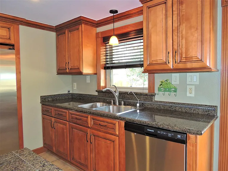 4 Weston Ln — Photo 8