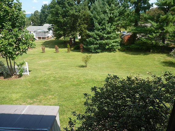 3rd image of 332 Daladier Dr