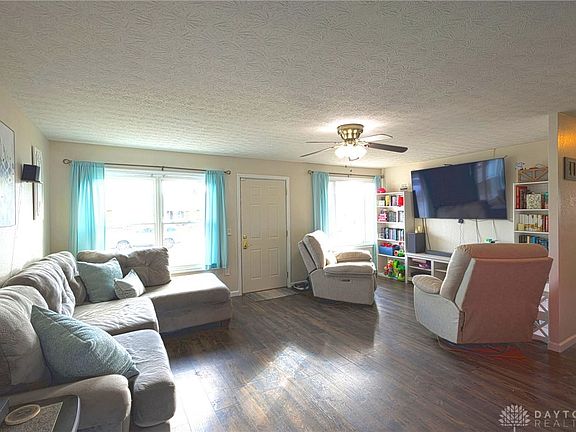3rd image of 1134 Frayne Dr