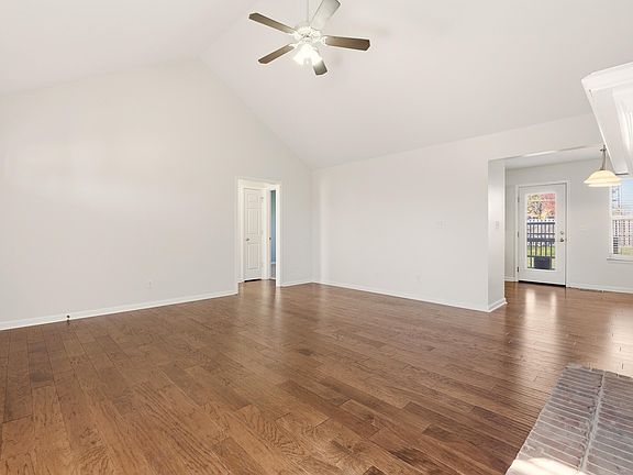 5th image of 104 N Country Dr