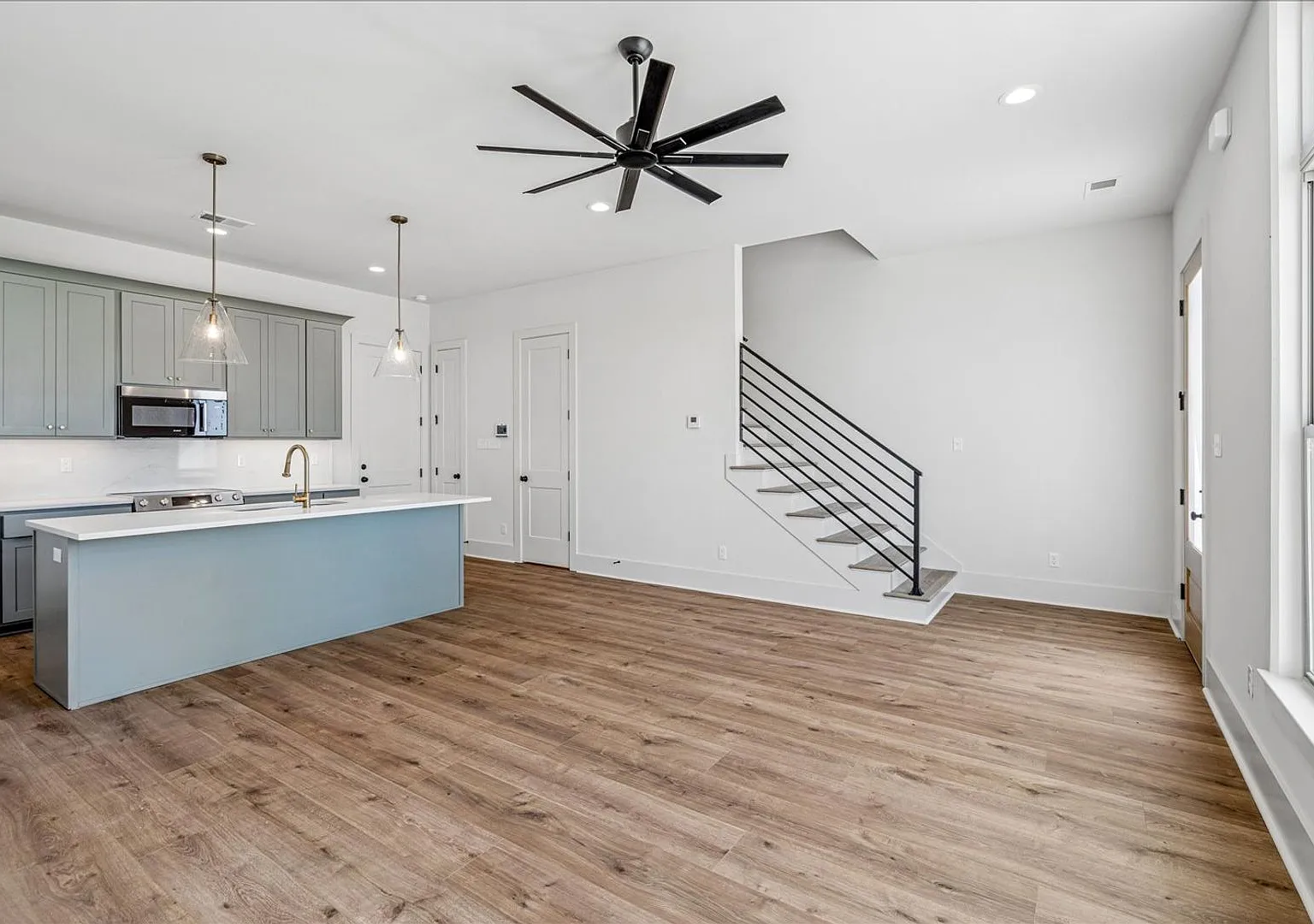 Brand New Luxury Townhome — Photo 4