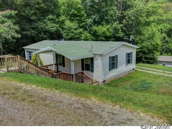 170 Powderhorn Dr, Waynesville, NC 28786
